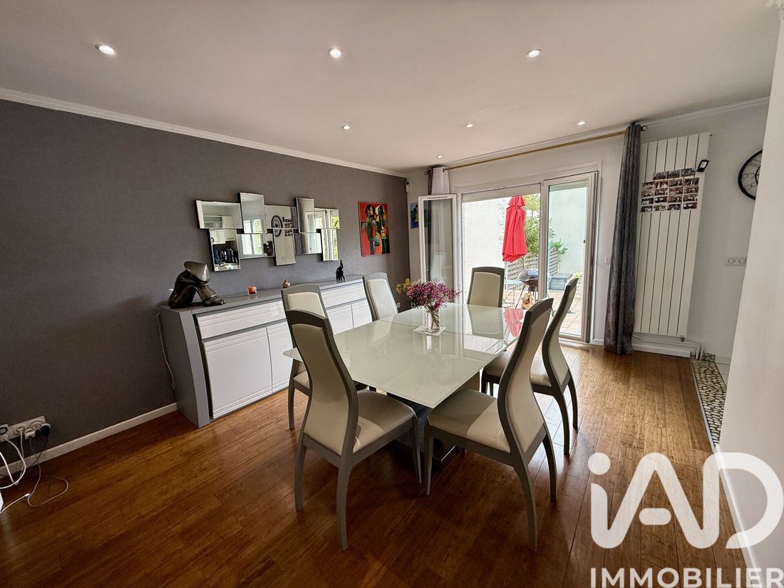 House in Neuilly-sur-Marne, Ile-de-France, France 3 - 17713734