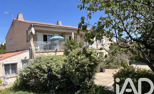 House in Bourg, Aytre, France 1