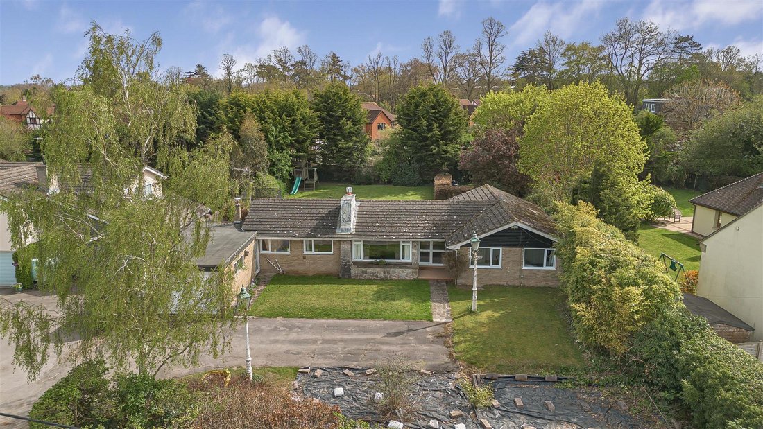 Bungalow in Pinkneys Green, England 4 - 17717709