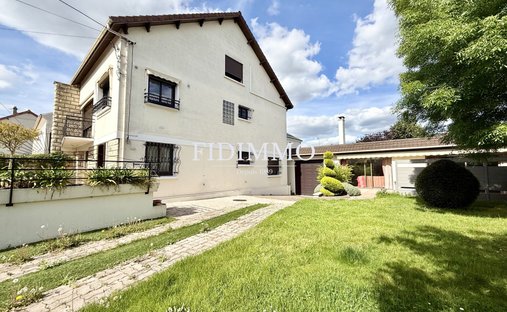 House in Ormesson-sur-Marne, Ile-de-France, France 1