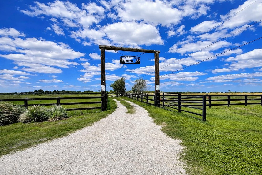 Okeechobee, Florida, United States 4 - 17717023
