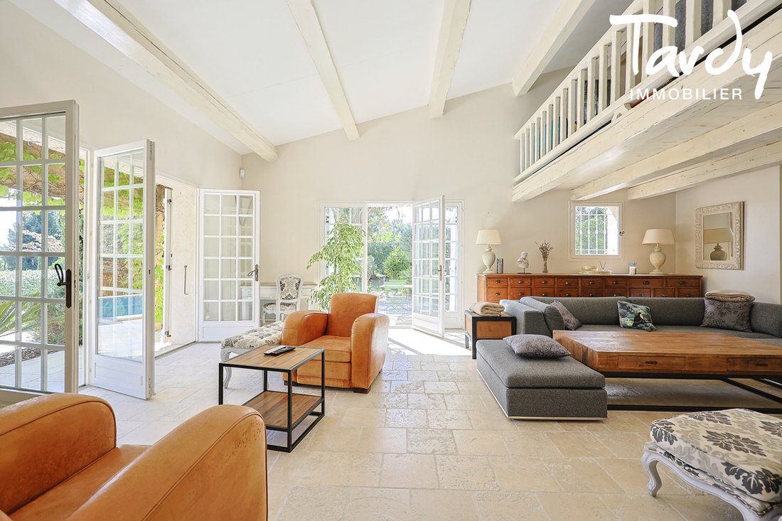 Estate in Saint-Cyr-sur-Mer, Provence-Alpes-Côte d'Azur, France 4 - 16558129