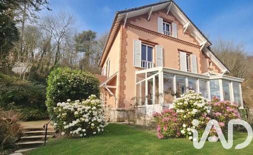 House in Nord, Parmain, France 1
