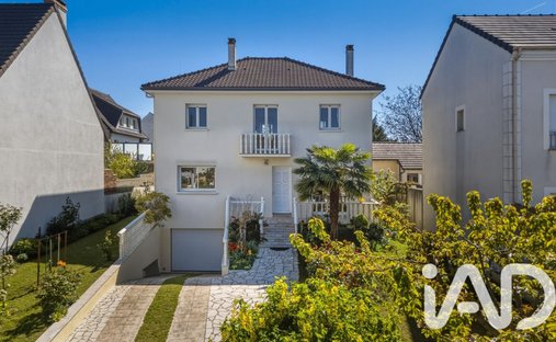 House in Ormesson-sur-Marne, Ile-de-France, France 1