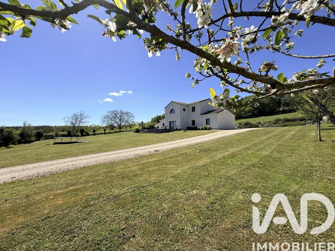House in Vouneuil-sur-Vienne, Nouvelle-Aquitaine, France 4 - 17714522