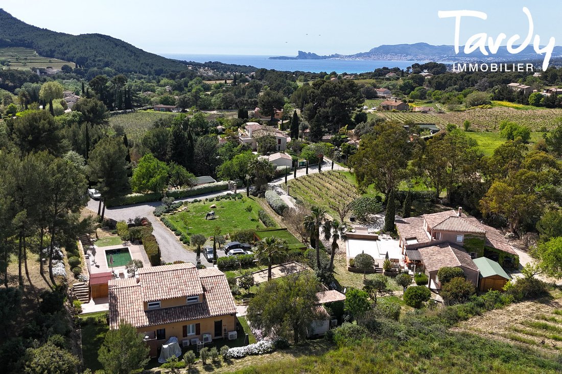 Estate in Saint-Cyr-sur-Mer, Provence-Alpes-Côte d'Azur, France 1 - 16558129
