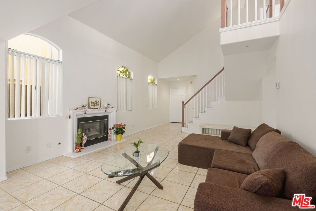 Condo in Los Angeles, California, United States 5 - 17716336