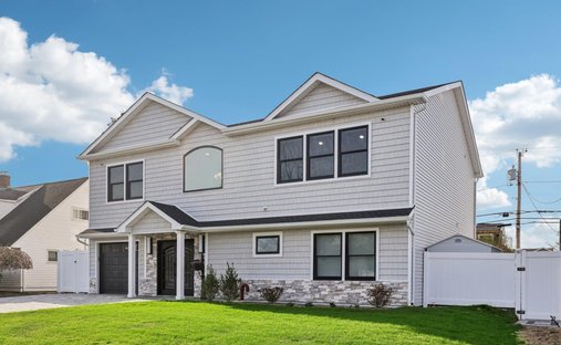 House in Wantagh, New York, United States 1