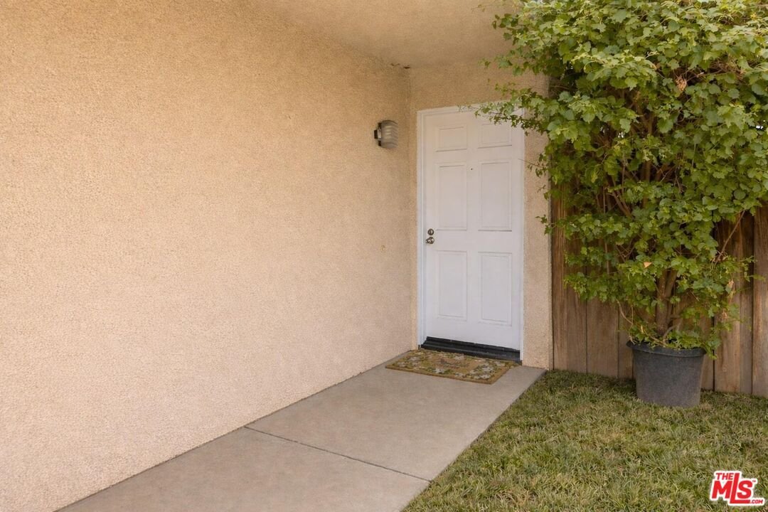 Condo in Los Angeles, California, United States 3 - 17716336