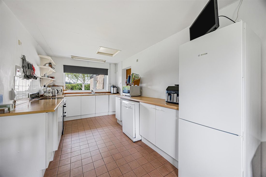 Bungalow in Pinkneys Green, England 5 - 17717709