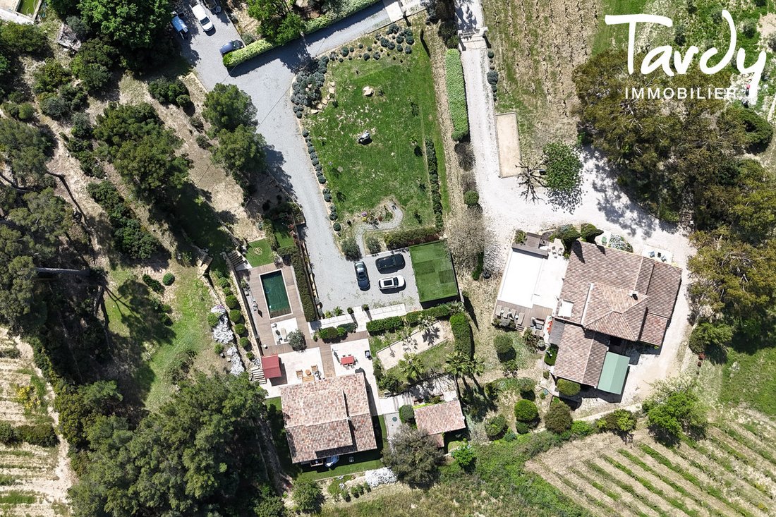 Estate in Saint-Cyr-sur-Mer, Provence-Alpes-Côte d'Azur, France 3 - 16558129