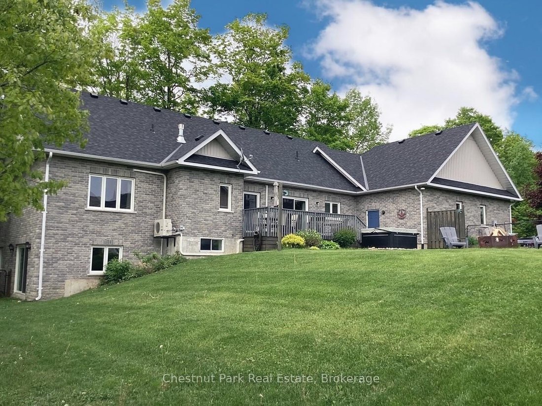 House in Moonstone, Ontario, Canada 1 - 17285390