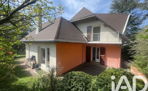 House in Saint-Priest-en-Jarez, Auvergne-Rhône-Alpes, France 1