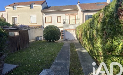House in Plateau-Mont Valérien, Rueil-Malmaison, France 1