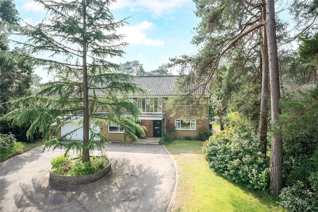 House in Heatherside, Surrey Heath, England 1 - 17713856