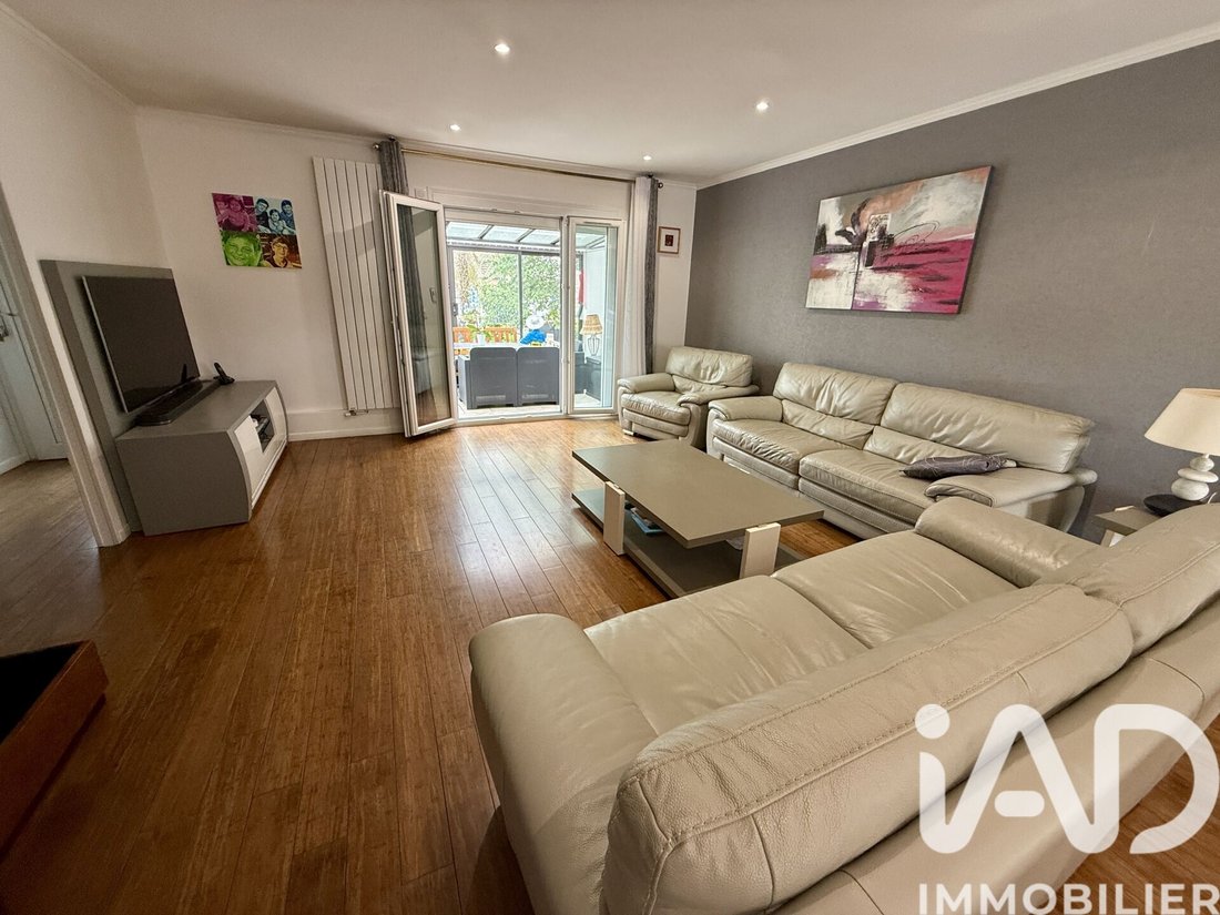 House in Neuilly-sur-Marne, Ile-de-France, France 5 - 17713734