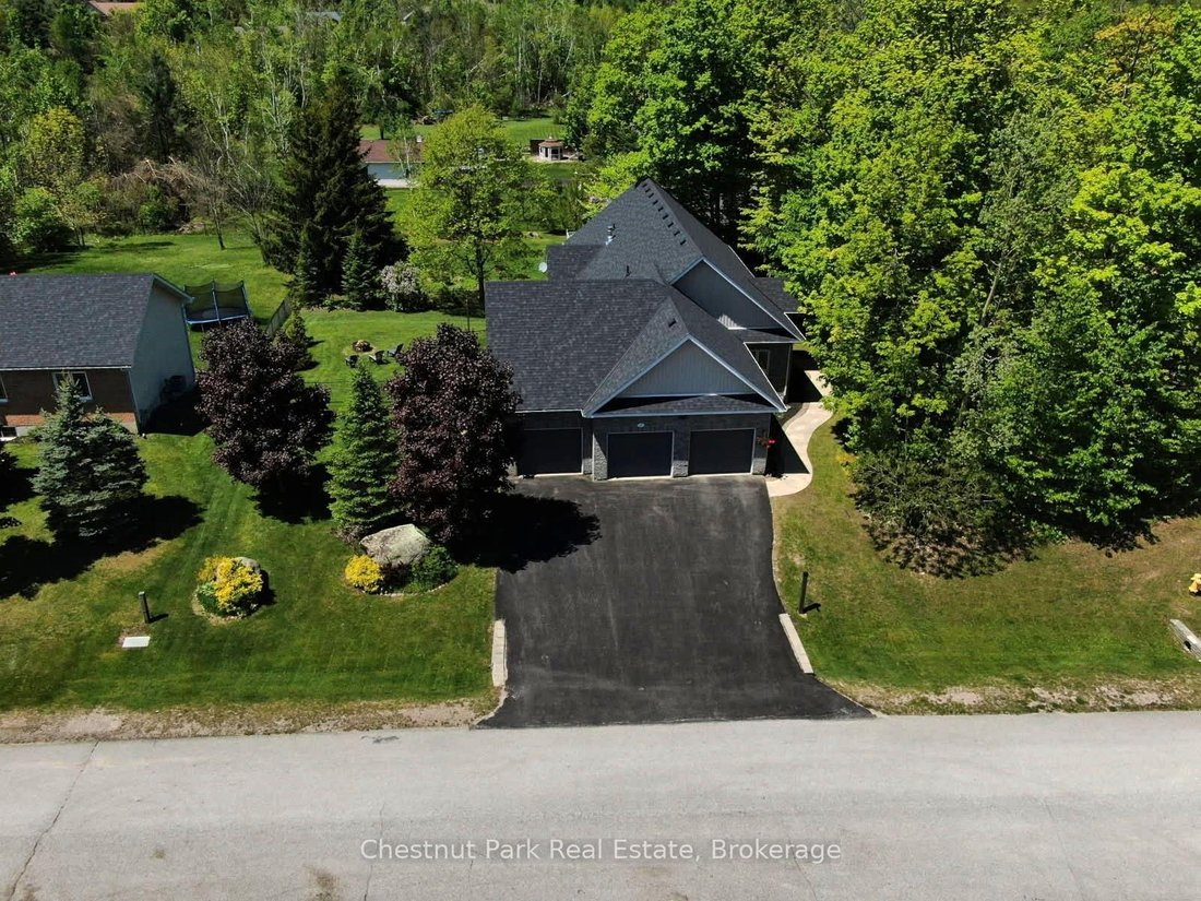 House in Moonstone, Ontario, Canada 2 - 17285390