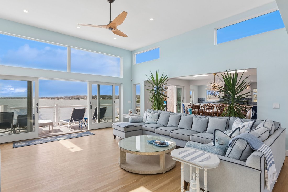 Hampton Bays, New York, United States 3 - 17712958
