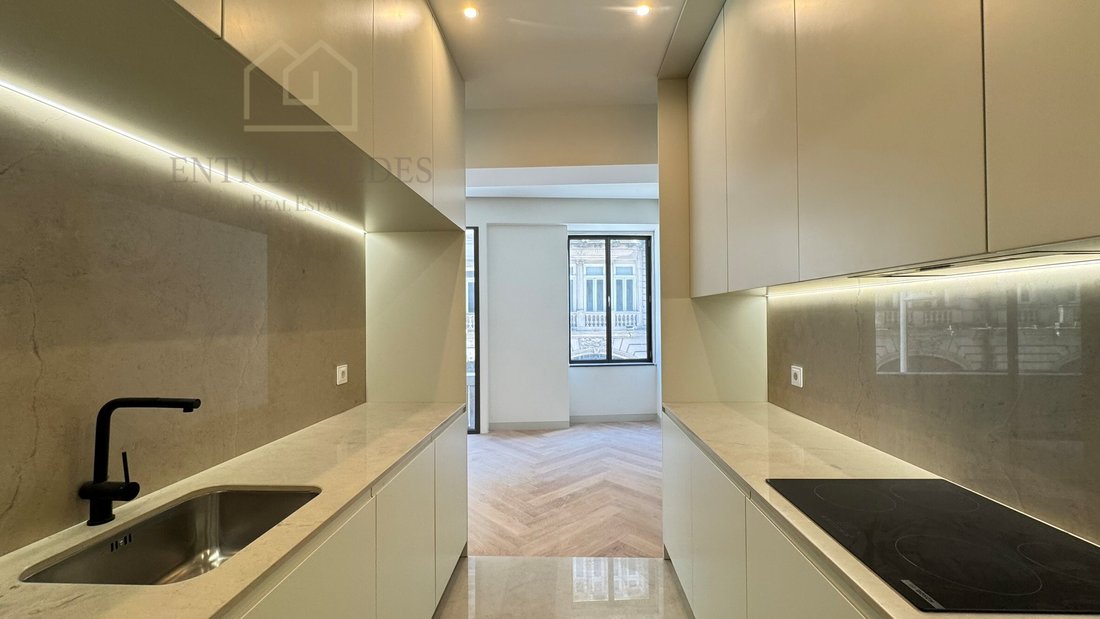 Apartment in Cedofeita, Santo Ildefonso, Se, Miragaia, Sao Nicolau e Vitoria, Porto District, Portugal 2 - 17021002
