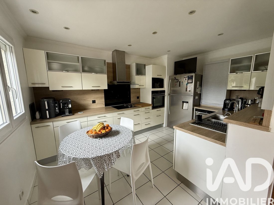 House in Neuilly-sur-Marne, Ile-de-France, France 4 - 17713734