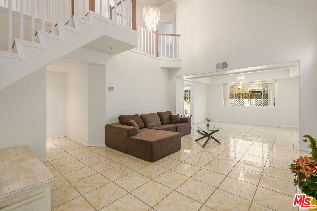 Condo in Los Angeles, California, United States 4 - 17716336