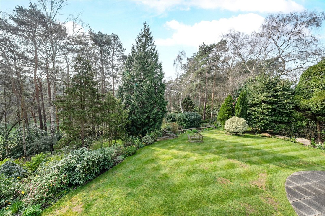 House in Heatherside, Surrey Heath, England 3 - 17713856