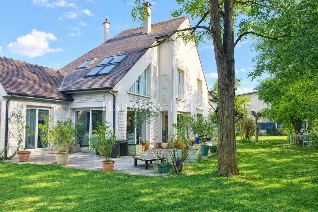 House in Bièvres, Ile-de-France, France 1 - 16881276
