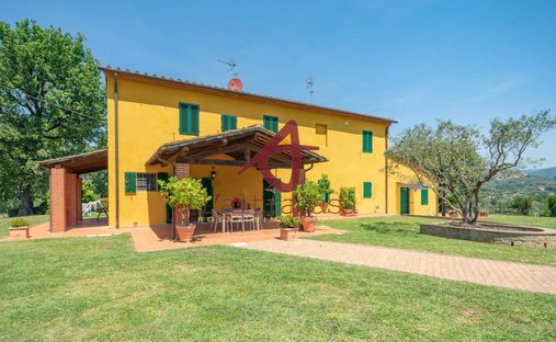 Country House in Uzzano, Tuscany, Italy 1