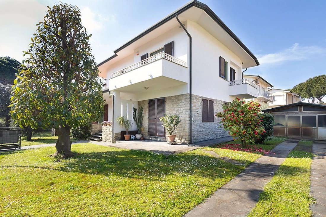 House in Lido di Camaiore, Camaiore, Tuscany 1 - 17717762