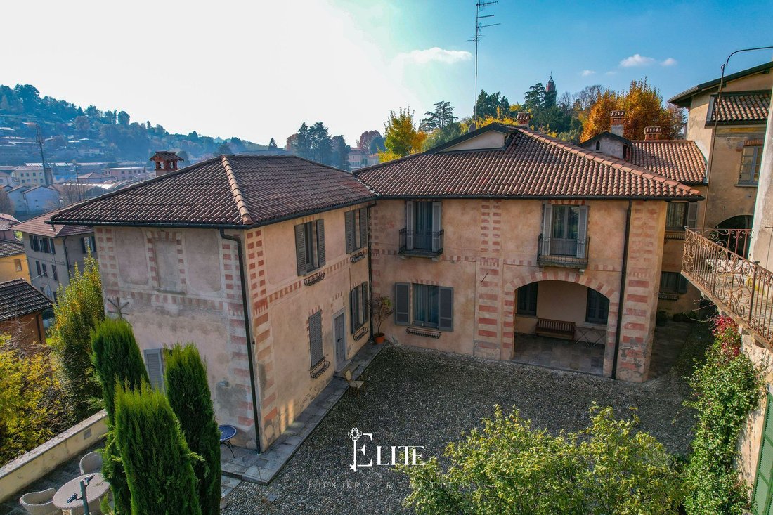 Villa in Azzate, Lombardy, Italy 2 - 17719293