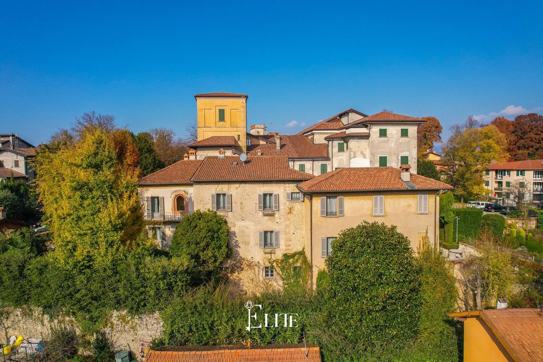 Villa in Azzate, Lombardy, Italy 3 - 17719293