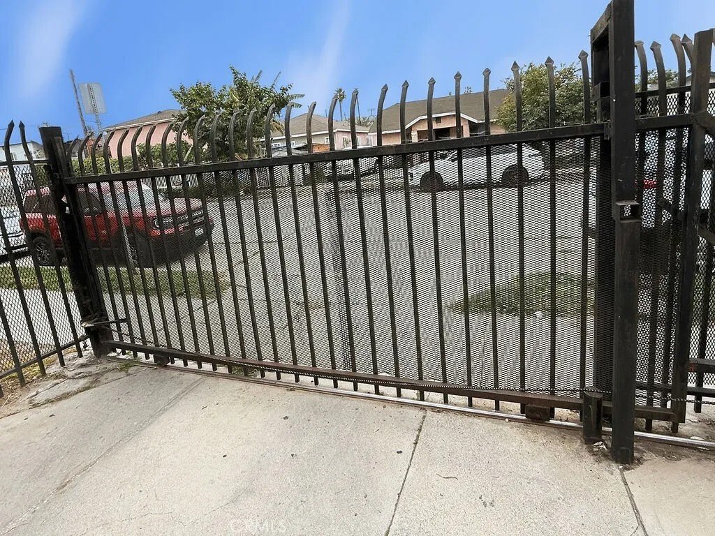Los Angeles, California, United States 3 - 17278409