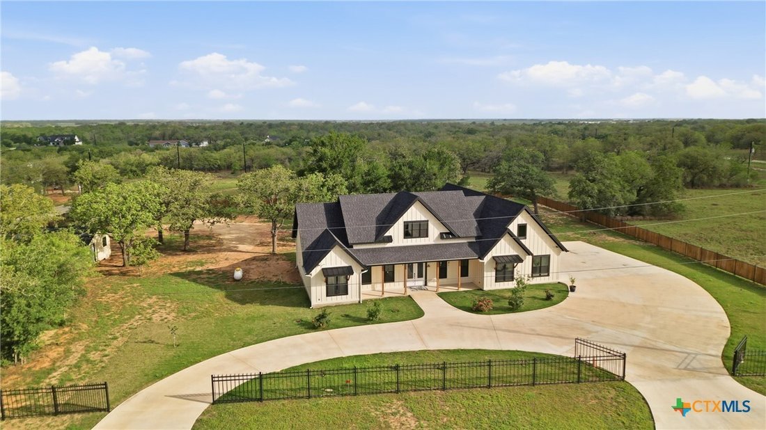 House in Gonzales, Texas, United States 1 - 17718883