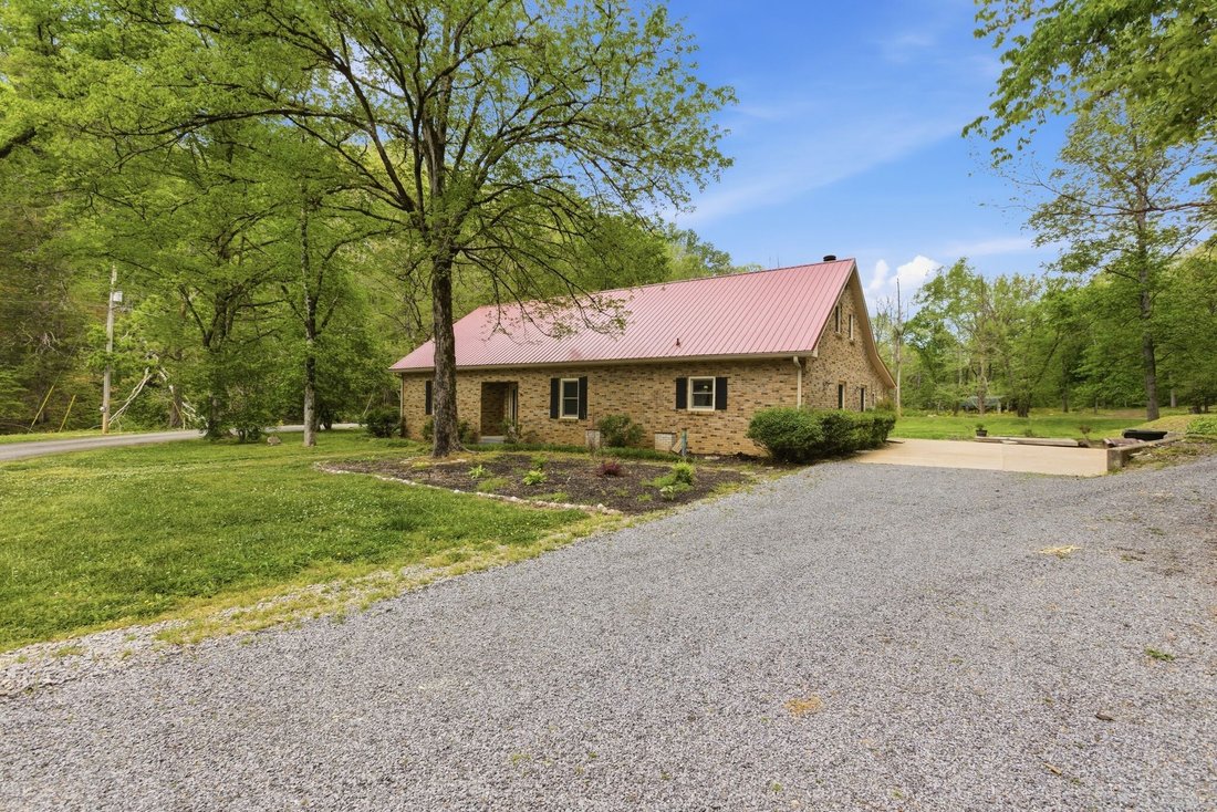 House in Hohenwald, Tennessee, United States 1 - 17718973