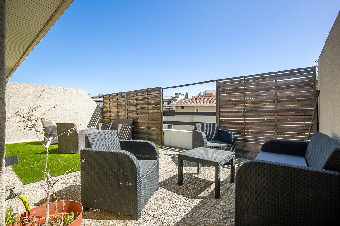 Apartment in Vauban, 6e Arrondissement, Marseille 3 - 17719296