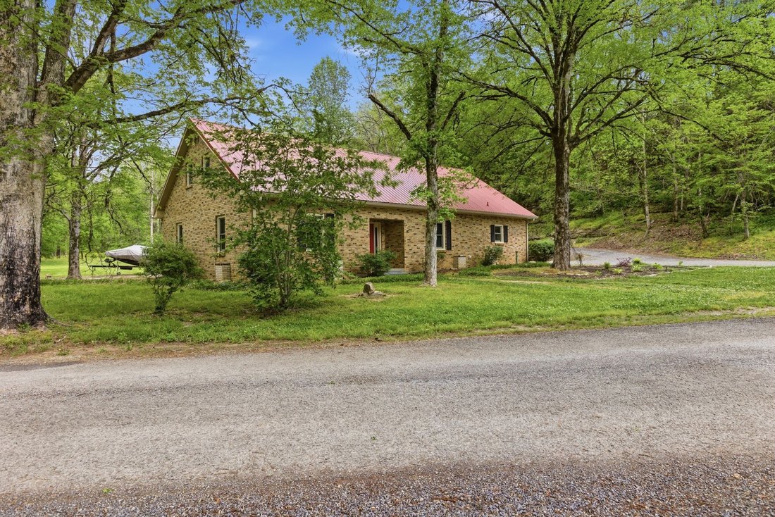 House in Hohenwald, Tennessee, United States 2 - 17718973