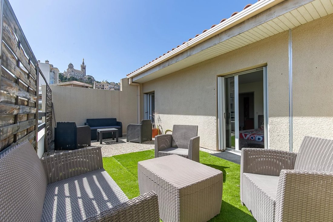 Apartment in Vauban, 6e Arrondissement, Marseille 2 - 17719296