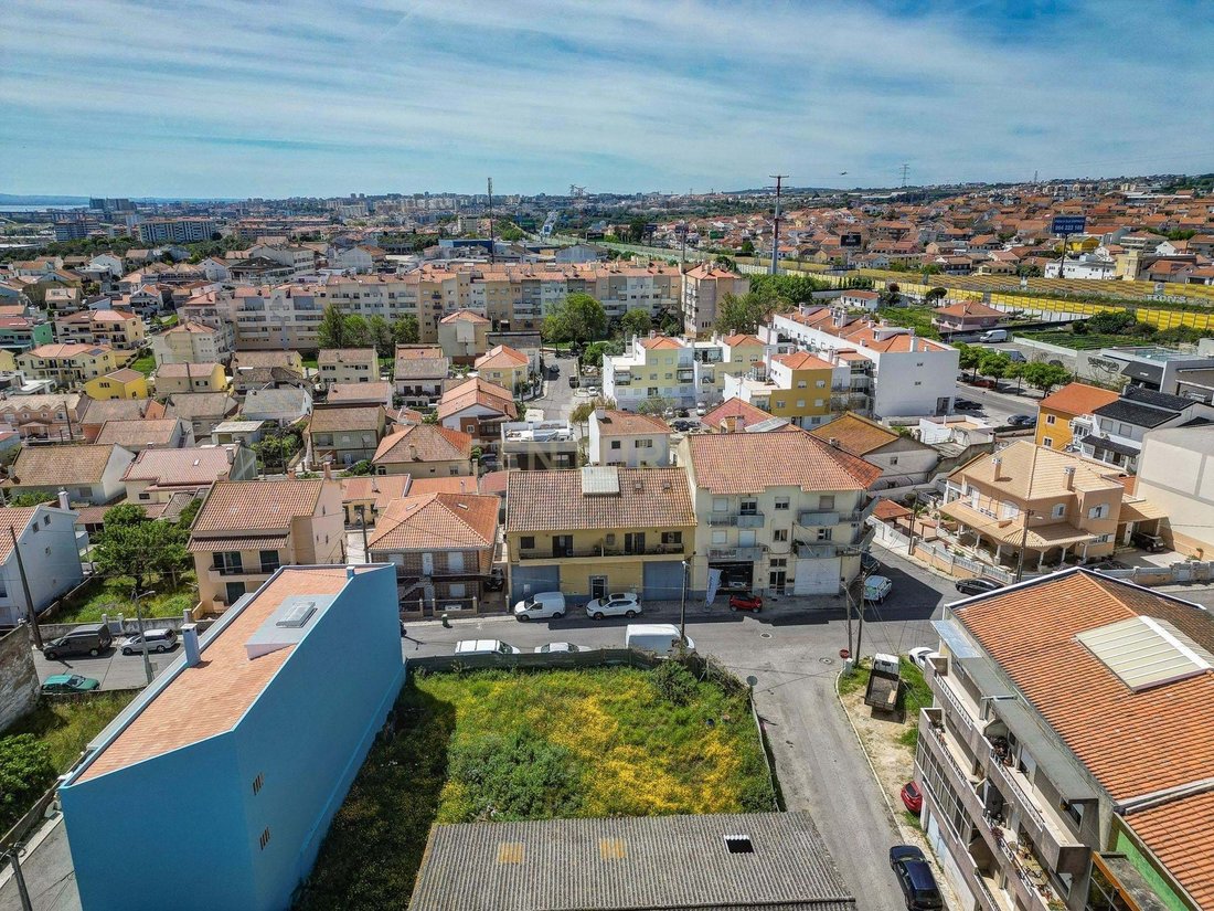 Land in Santa Iria de Azoia, Sao Joao da Talha e Bobadela, Lisbon, Portugal 1 - 17652469
