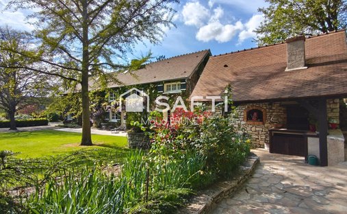 House in Houdan, Ile-de-France, France 1
