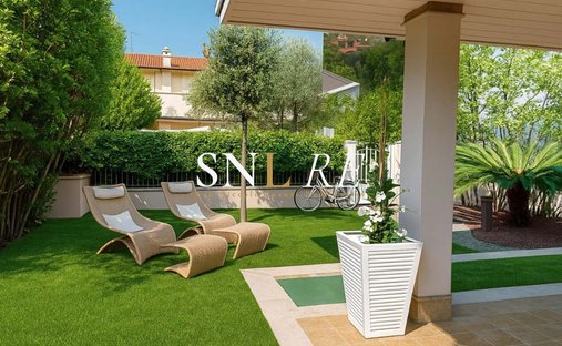 Villa in Vittoria Apuana, Forte dei Marmi, Tuscany 1