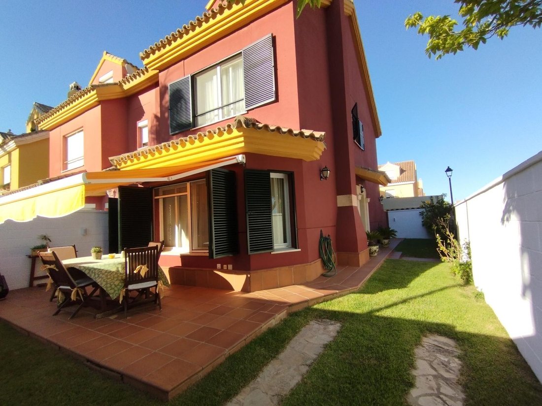 Chalet in El Puerto de Santa María, Andalusia, Spain 1 - 17258640