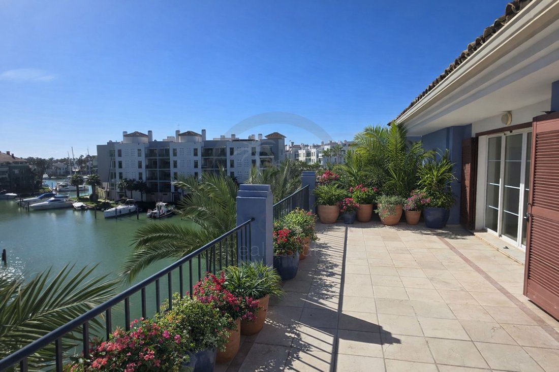 Penthouse in Sotogrande, San Roque, Andalusia 2 - 16039131