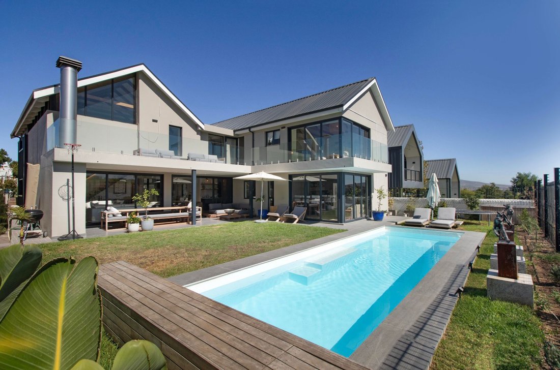 House in Paradyskloof, Western Cape, South Africa 1 - 17722240