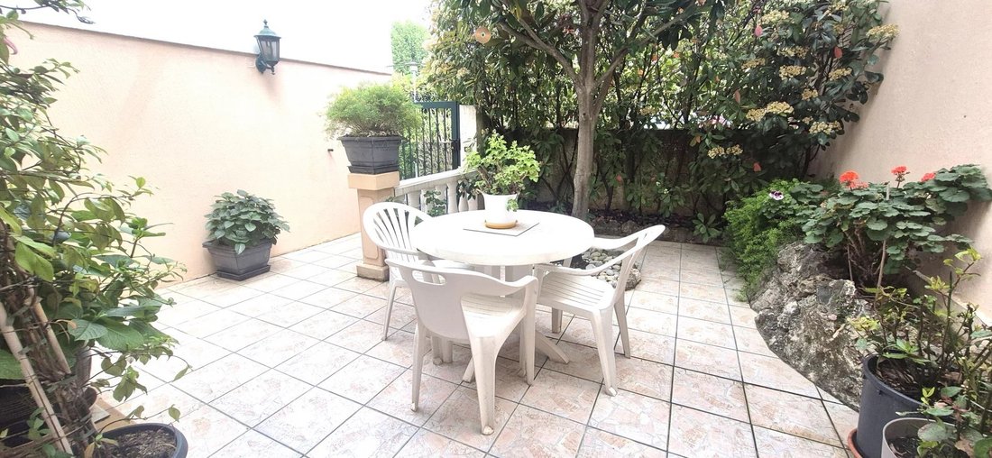 House in Saint-Laurent-du-Var, Provence-Alpes-Côte d'Azur, France 2 - 17720986