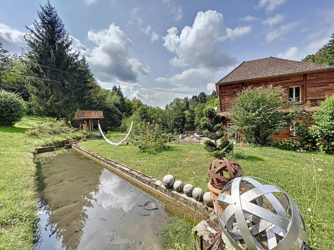 Estate in Aiguebelette-le-Lac, Auvergne-Rhône-Alpes, France 1 - 17703978