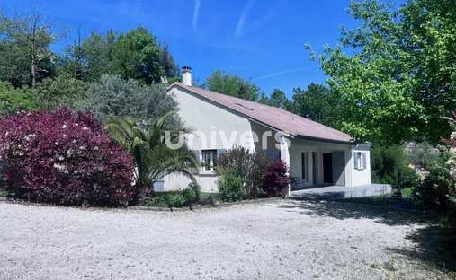 House in Charmes-sur-Rhone, Auvergne-Rhône-Alpes, France 1