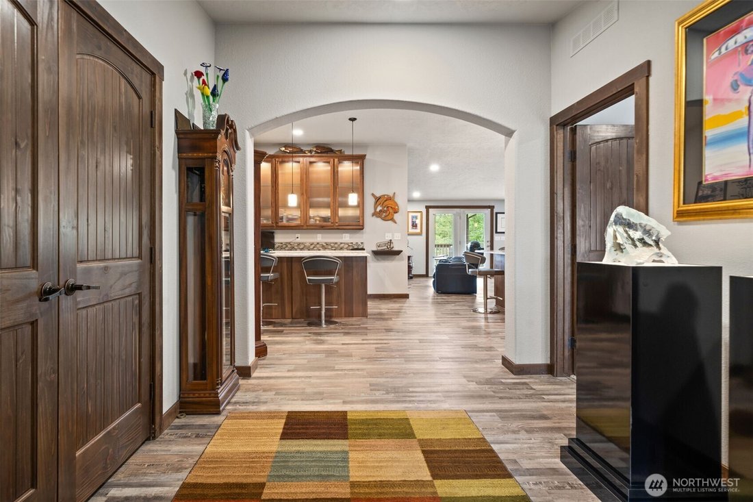 Poulsbo, Washington, United States 3 - 17724354