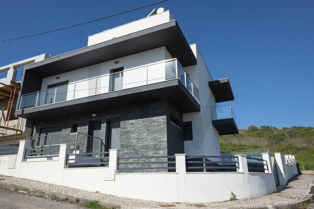 House in Pontinha e Famoes, Lisbon, Portugal 3 - 17721394