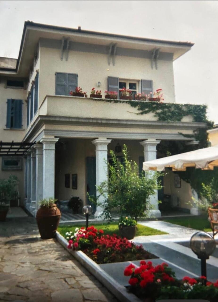 Villa in Marina di Carrara, Tuscany, Italy 1 - 17685597