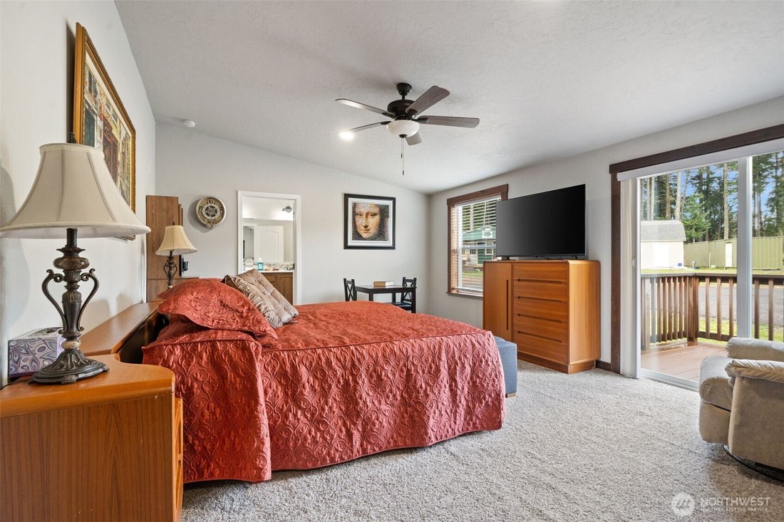 Poulsbo, Washington, United States 4 - 17724354